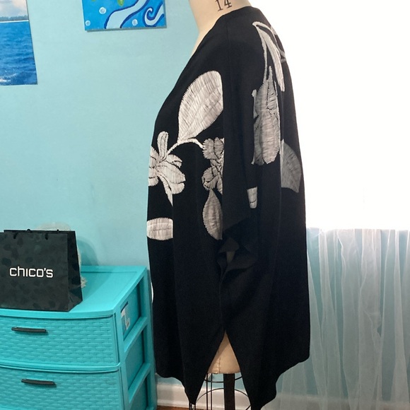 Chico’s Embroidered Ruana - Picture 2 of 8